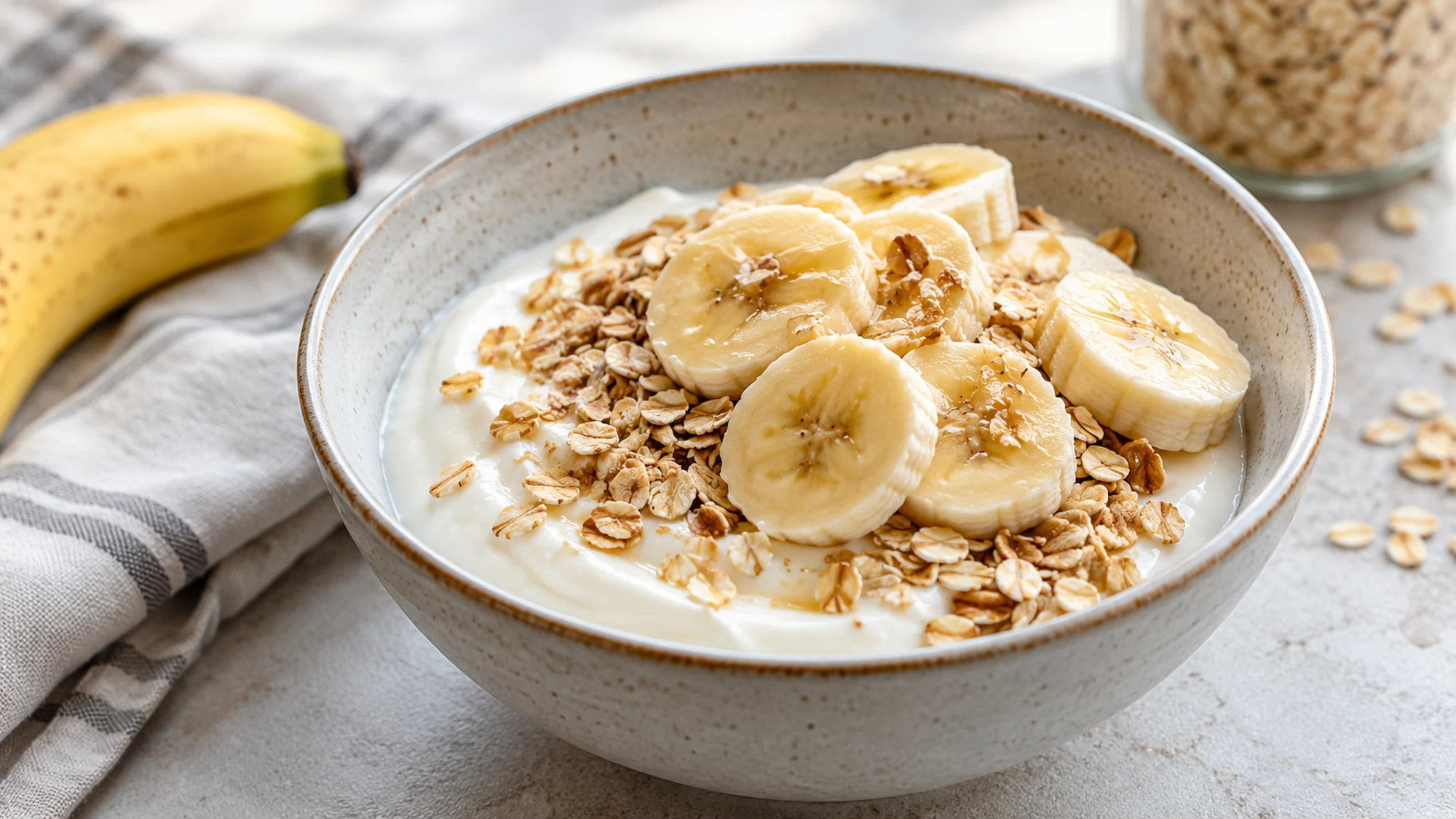 Prebiotic vs probiotic: yogurt topped with oats and banana